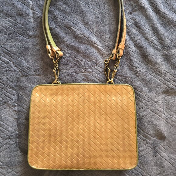 Authentic Bottega Veneta Flat Shoulder Bag - Golden Metallic Intrecciato Leather - Picture 16 of 16